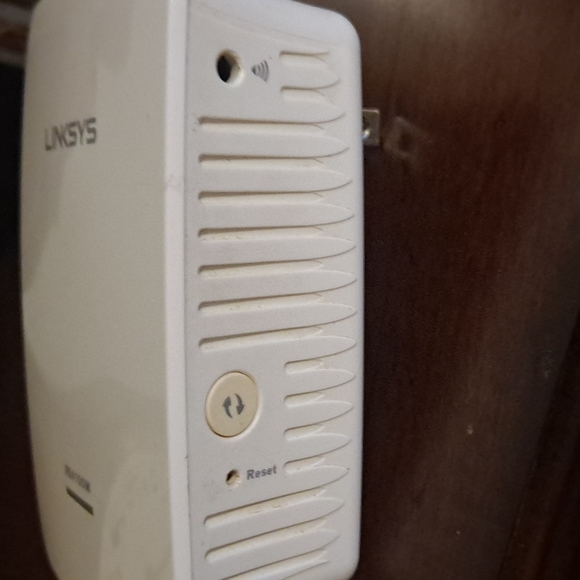 Linksys Max-Stream™ RE7000 AC1900 MU-MIMO Range Extender - Picture 4 of 4